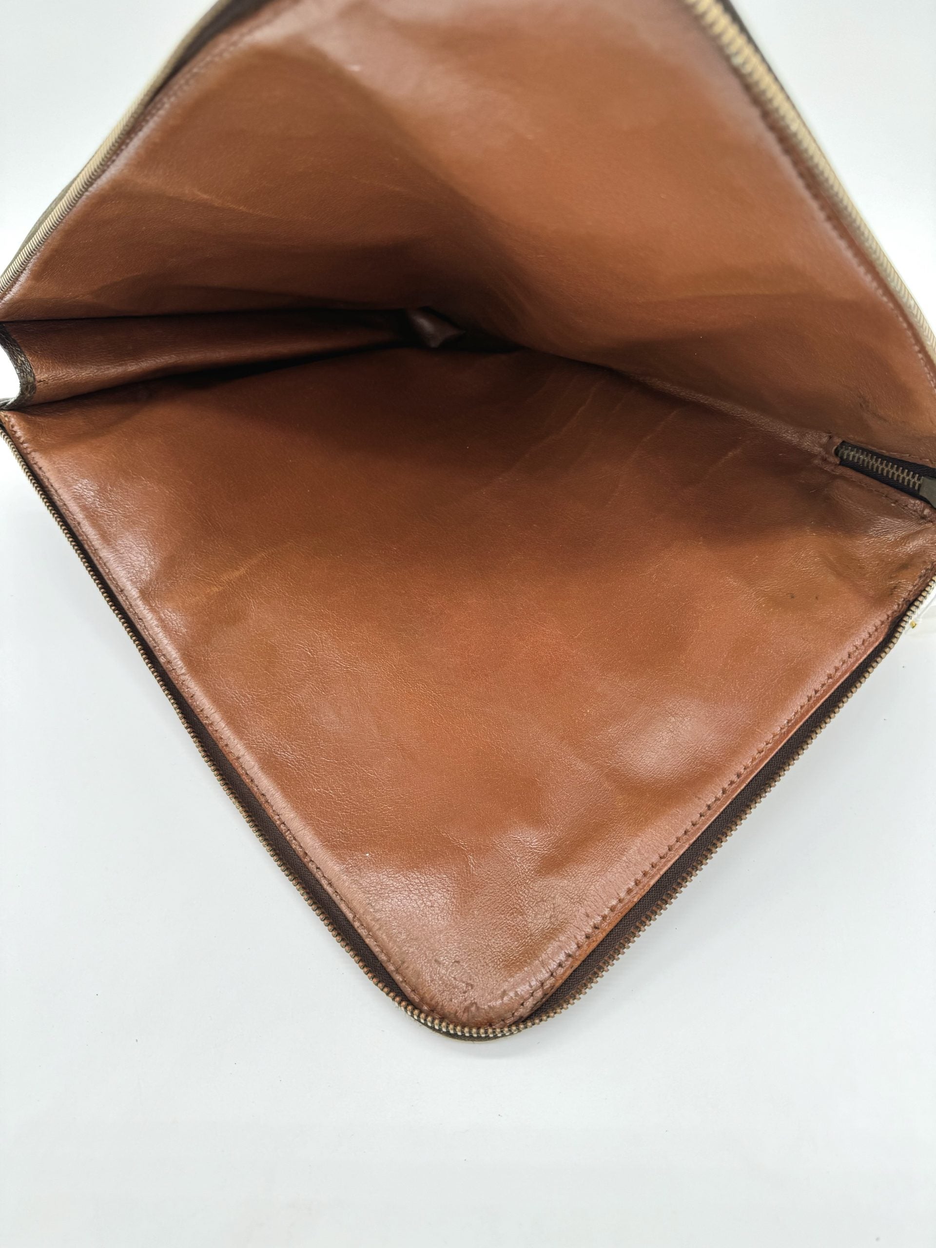 Louis Vuitton Poche de Dokuments