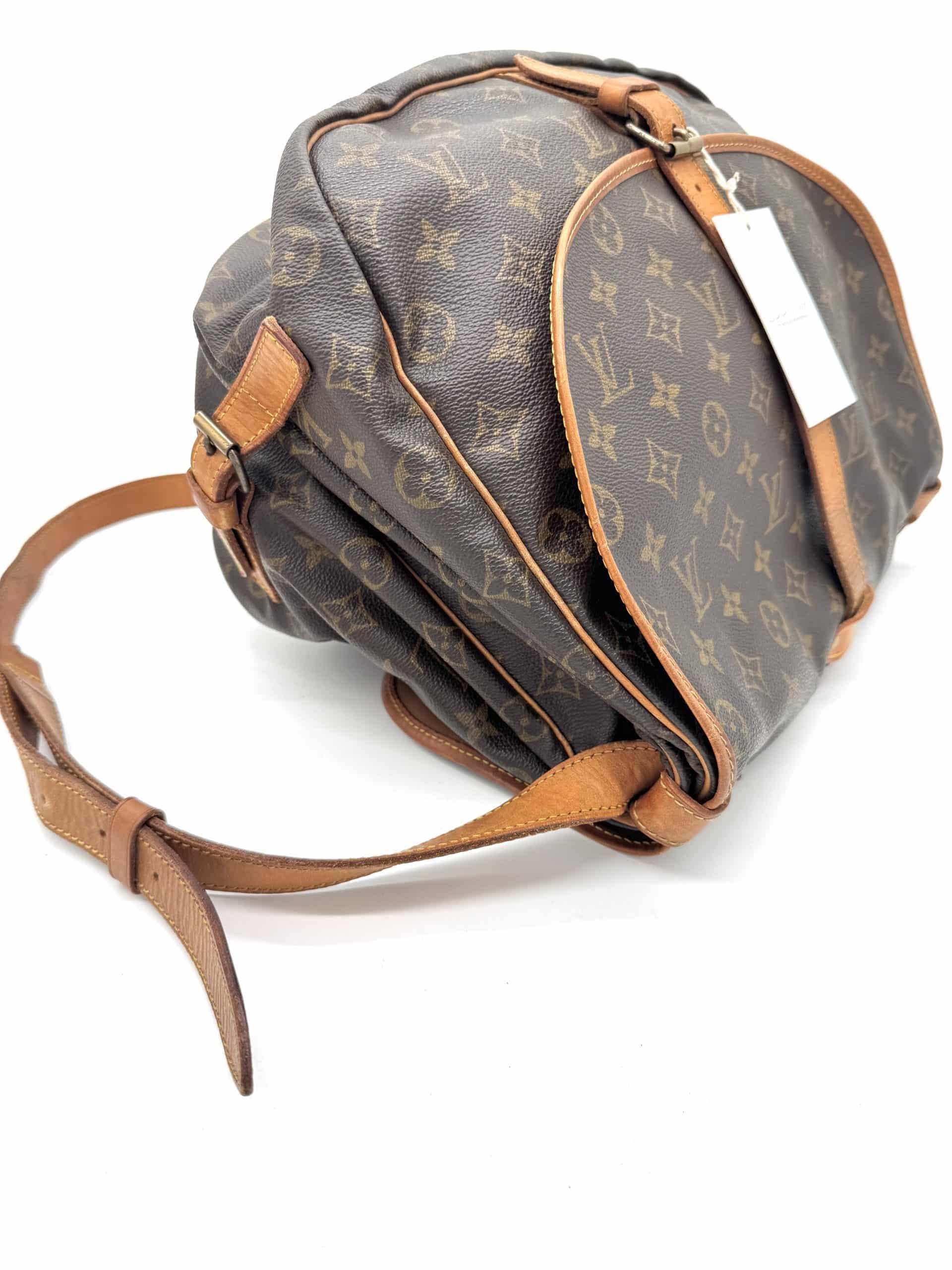 Louis Vuitton Saumur 35