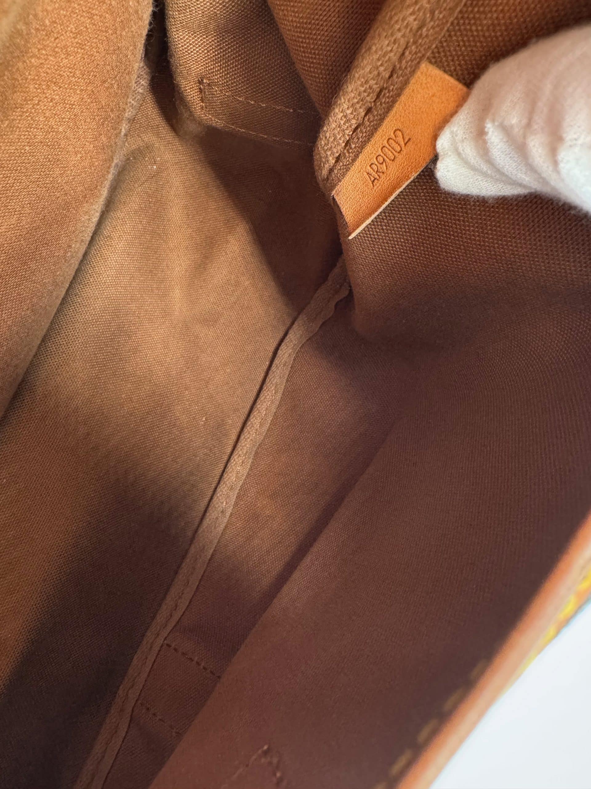 Louis Vuitton Saumur 35