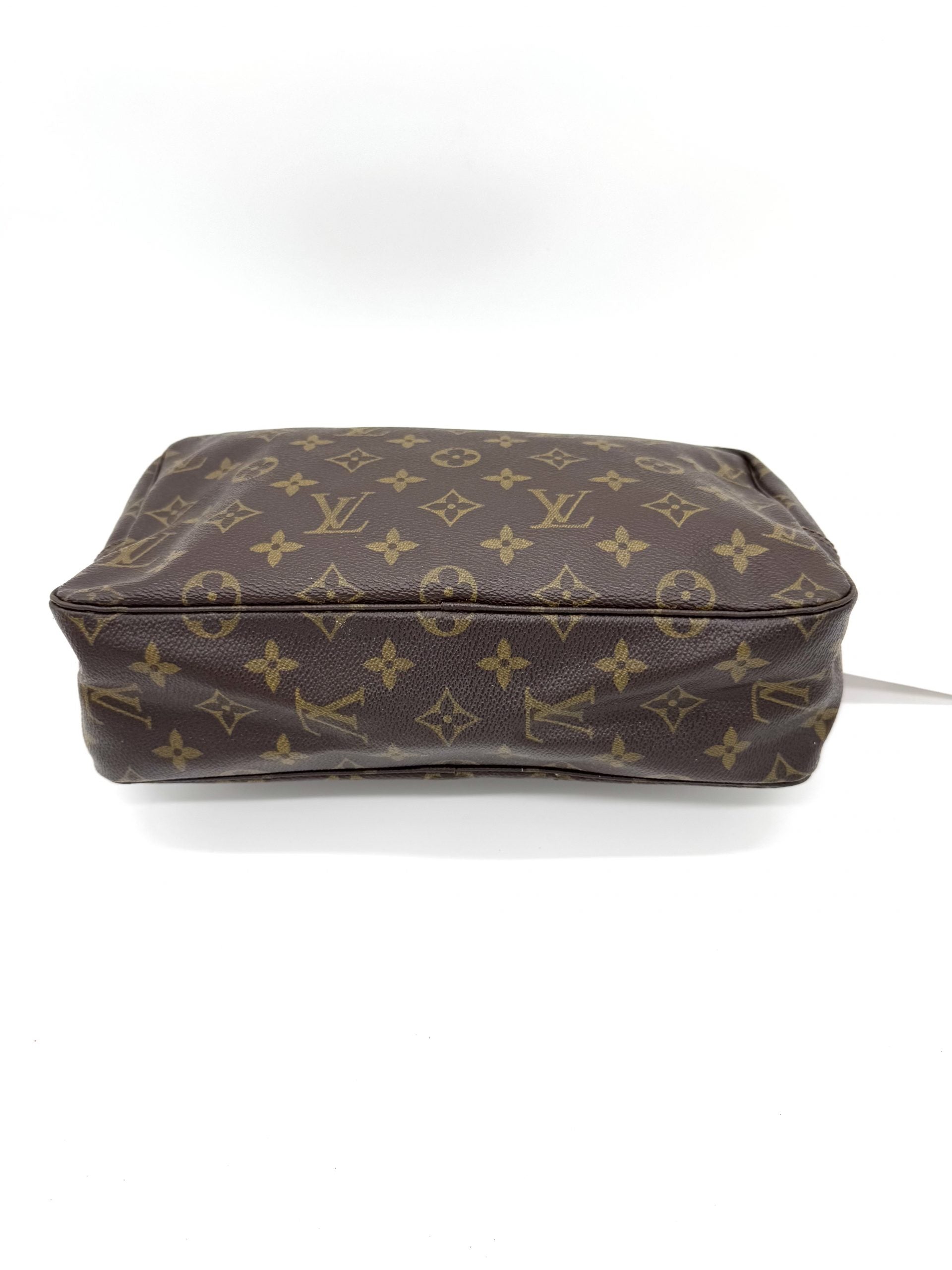 Louis Vuitton Trousse Toilette 28