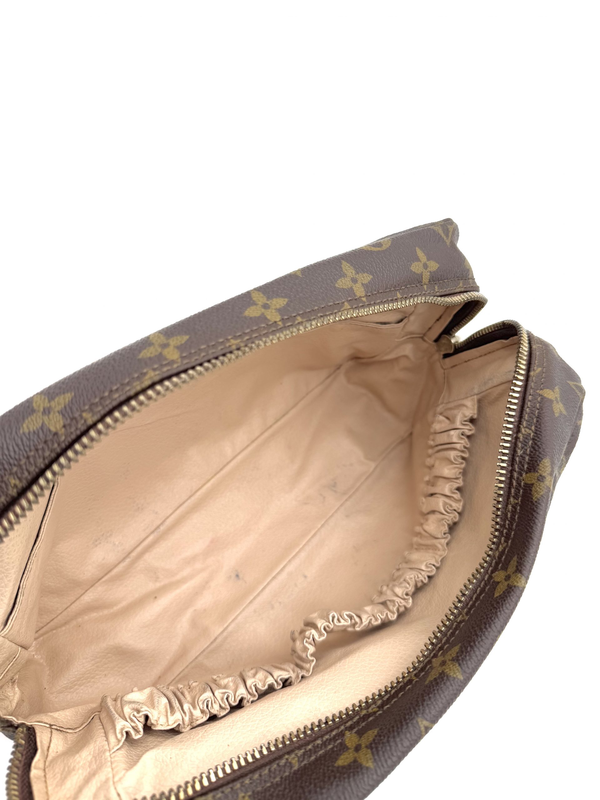 Louis Vuitton Trousse Toilette 28